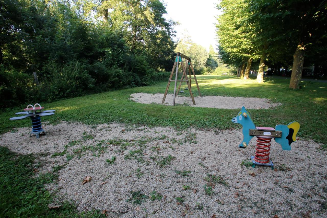 Camping L'Ilot Du Chail Sansais Exterior foto